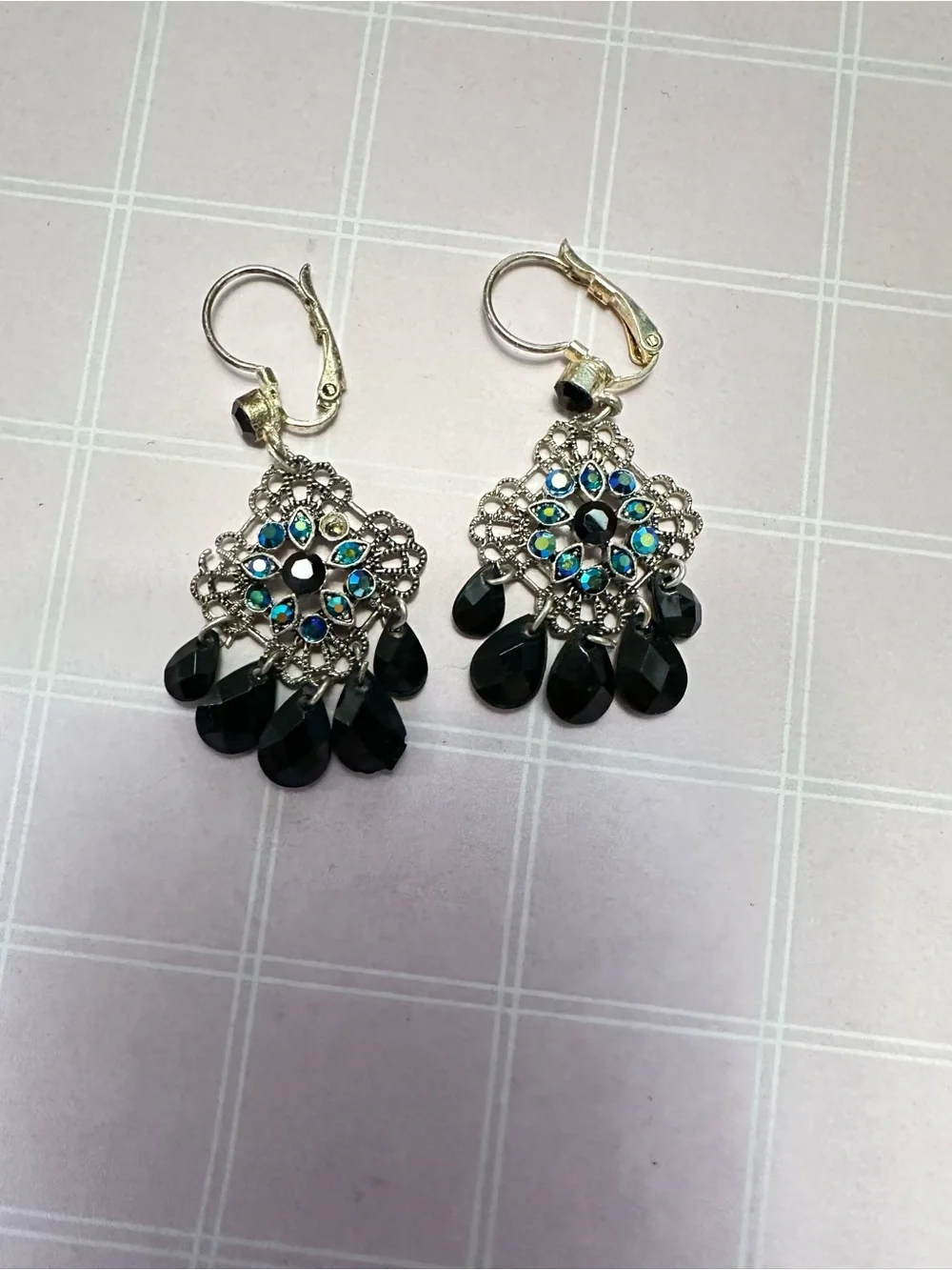 Vintage-Inspired Dangle Earrings in Black and Brown - Unbranded